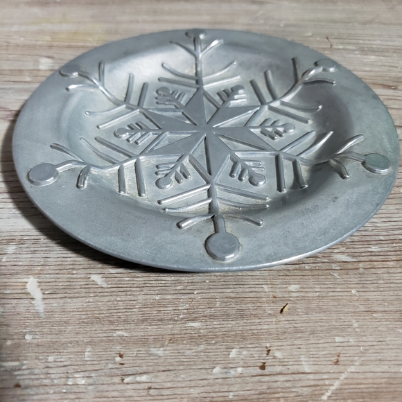 Round Pewter Snowflake Candle Pillar Plate Tray - Picture 3 of 7